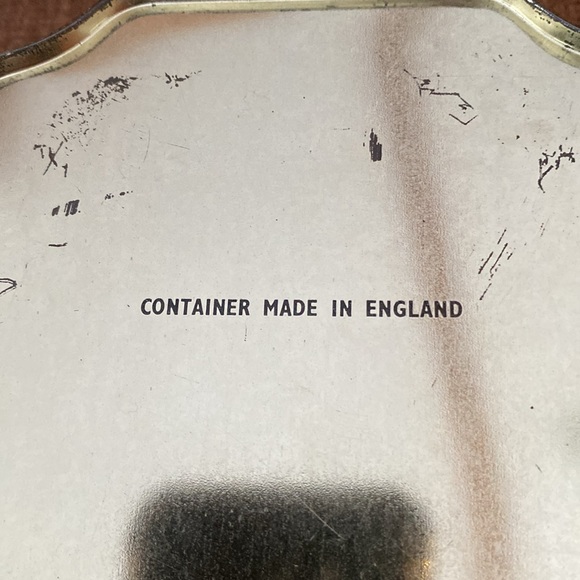 Vintage Tin HORPER'S TOFFEE
CANDY MADE IN ENGLAND  4 3/4" X 2 7/8”X 4 1/4” - Picture 8 of 16